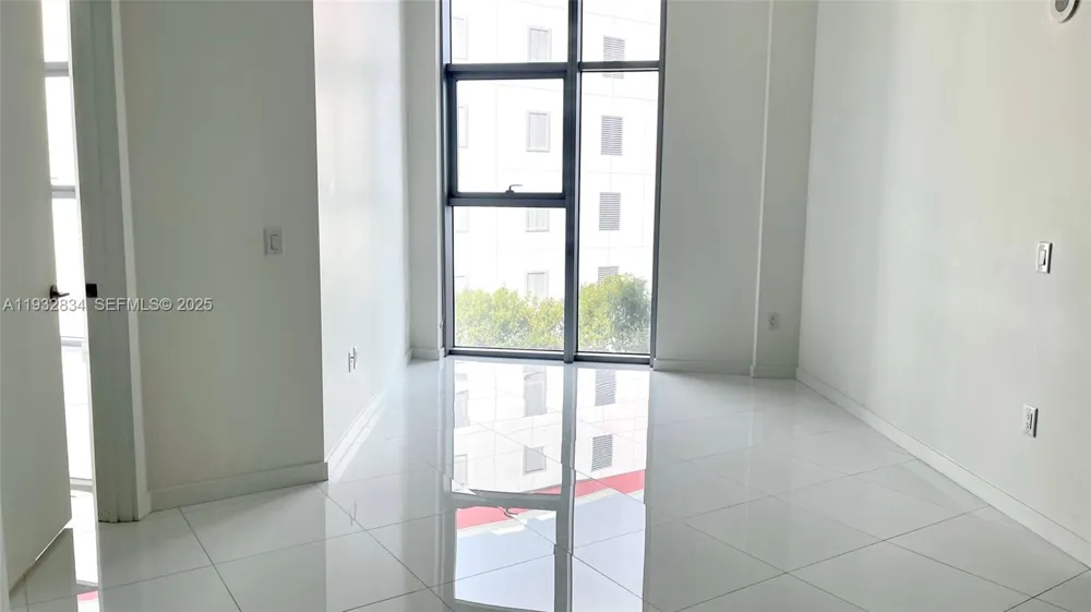 851 NE 1st Ave #412 Miami, FL 33132