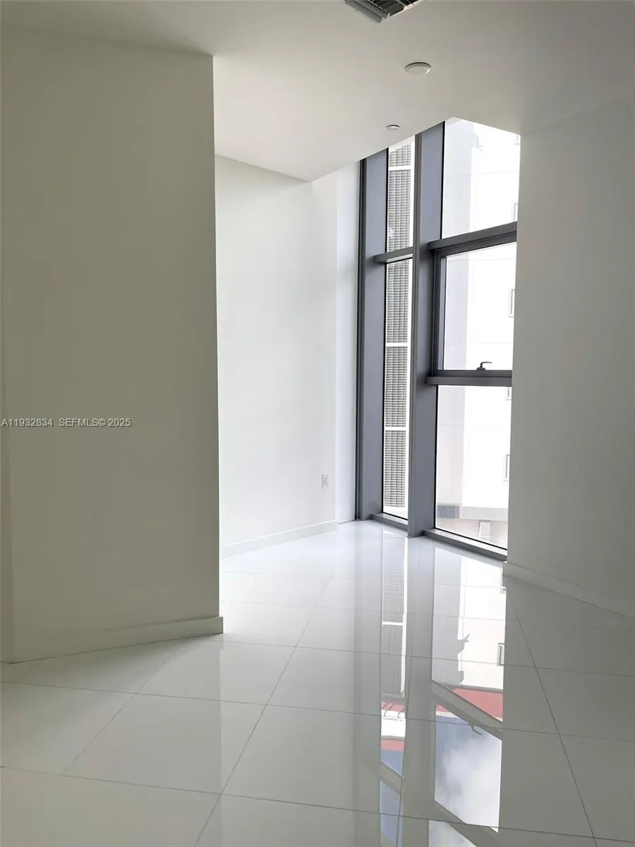 851 NE 1st Ave #412 Miami, FL 33132