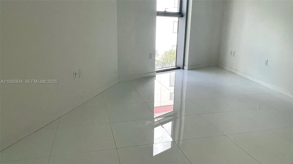 851 NE 1st Ave #412 Miami, FL 33132