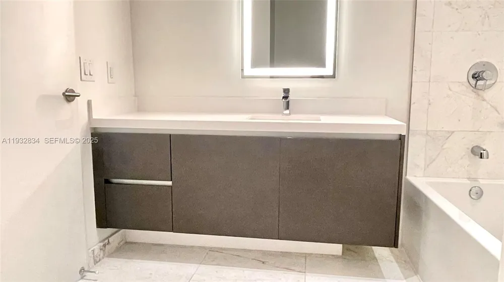 851 NE 1st Ave #412 Miami, FL 33132