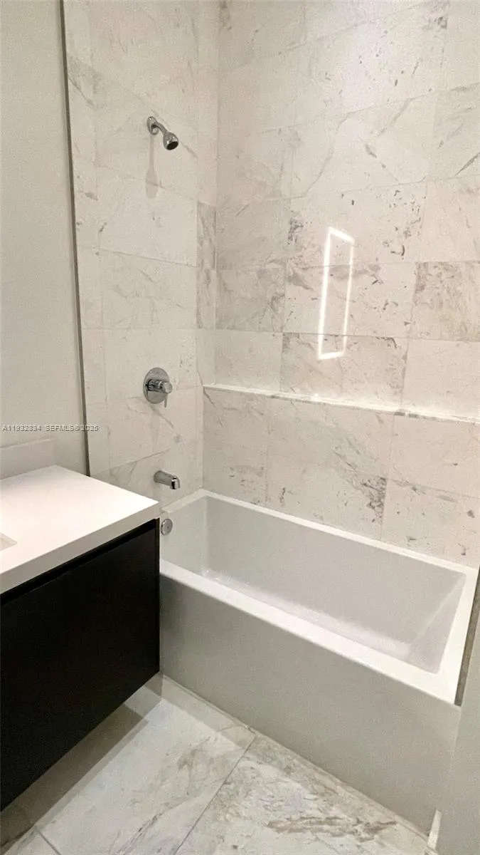 851 NE 1st Ave #412 Miami, FL 33132