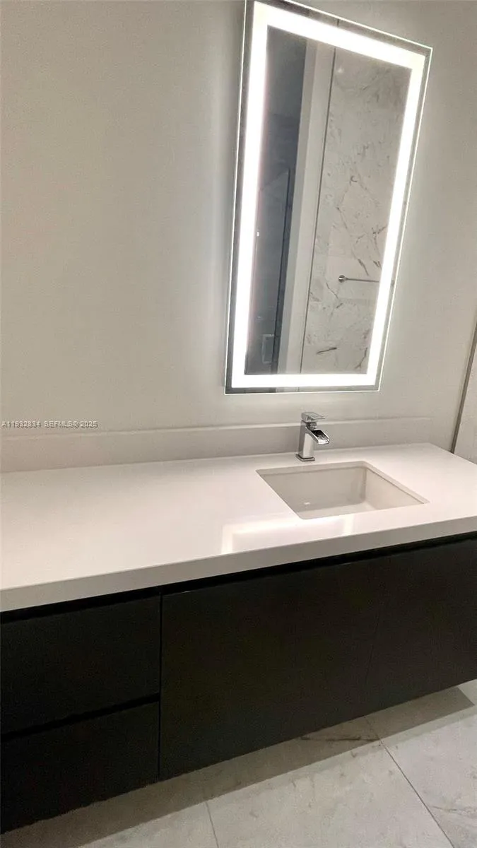 851 NE 1st Ave #412 Miami, FL 33132