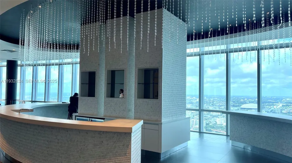 851 NE 1st Ave #412 Miami, FL 33132