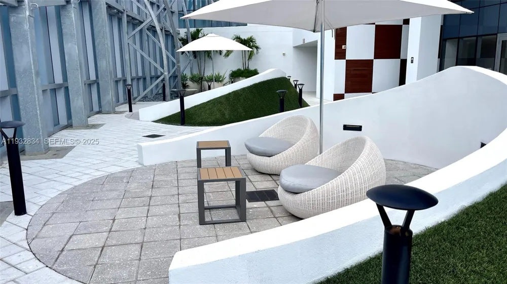 851 NE 1st Ave #412 Miami, FL 33132
