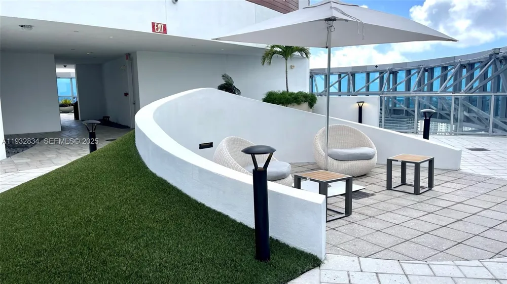 851 NE 1st Ave #412 Miami, FL 33132