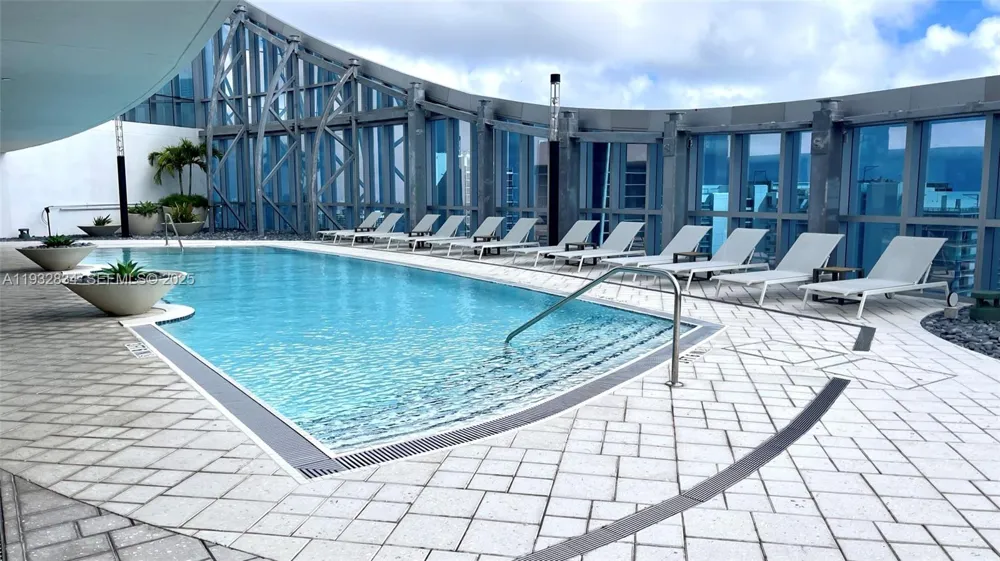 851 NE 1st Ave #412 Miami, FL 33132