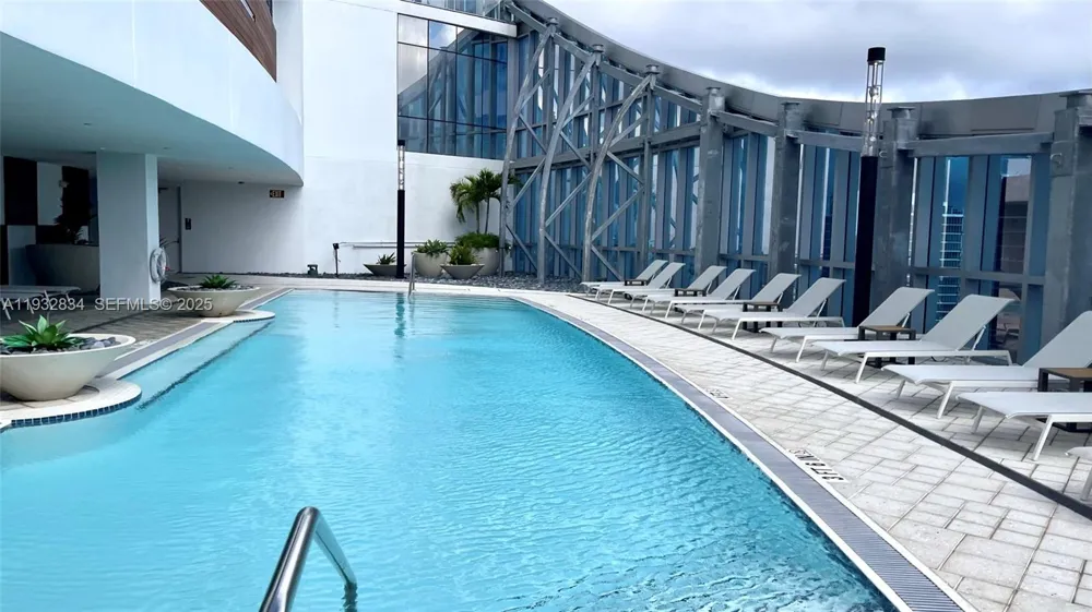 851 NE 1st Ave #412 Miami, FL 33132