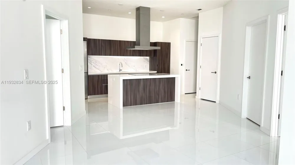 851 NE 1st Ave #412 Miami, FL 33132