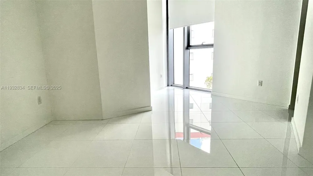 851 NE 1st Ave #412 Miami, FL 33132