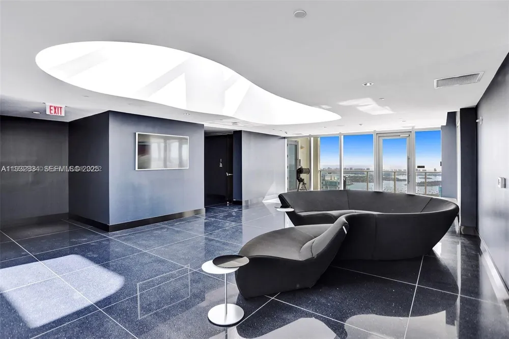 851 NE 1st Ave #412 Miami, FL 33132