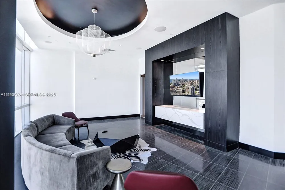 851 NE 1st Ave #412 Miami, FL 33132