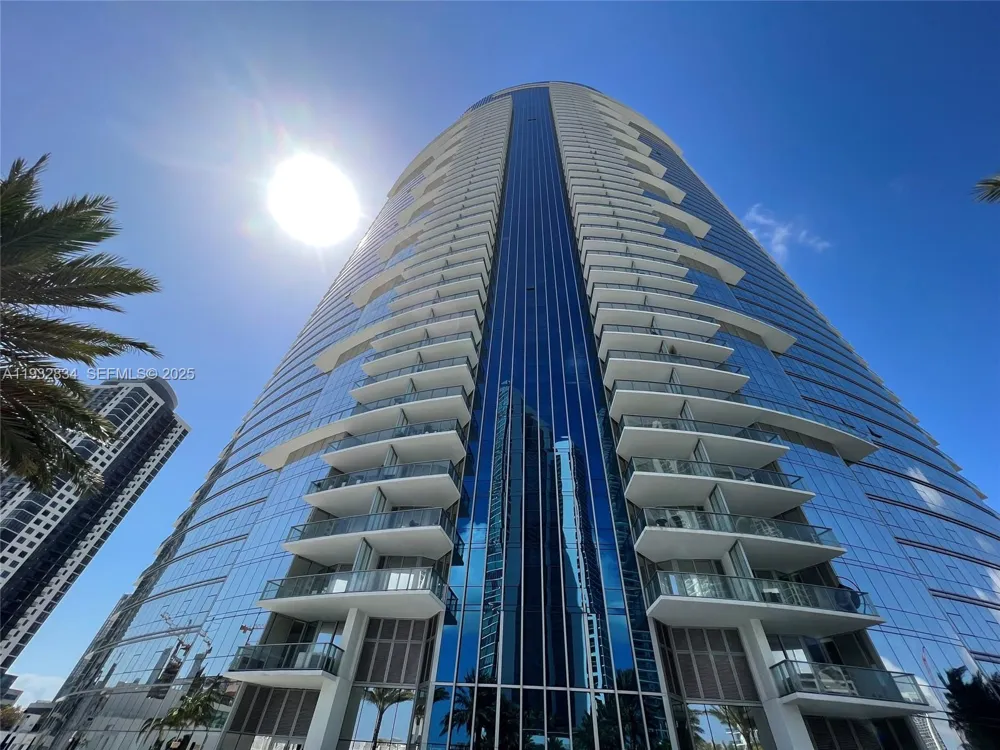 851 NE 1st Ave #412 Miami, FL 33132
