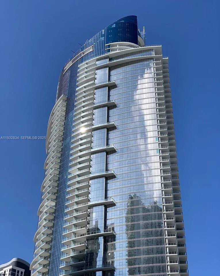 851 NE 1st Ave #412 Miami, FL 33132