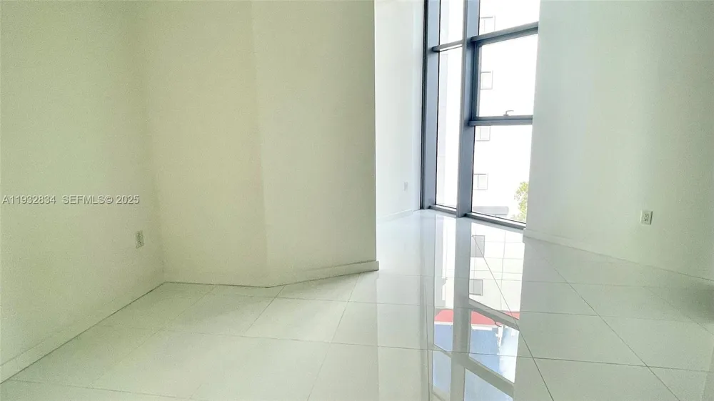 851 NE 1st Ave #412 Miami, FL 33132