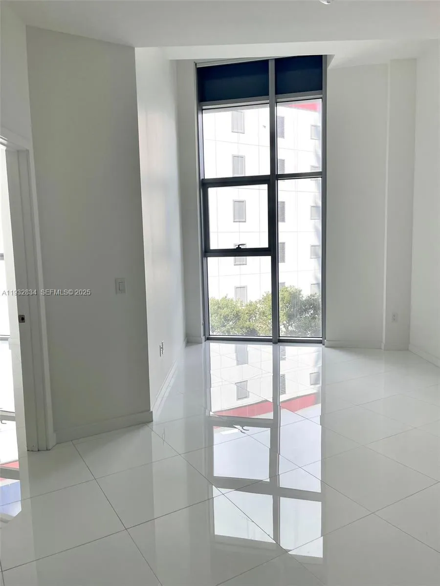 851 NE 1st Ave #412 Miami, FL 33132