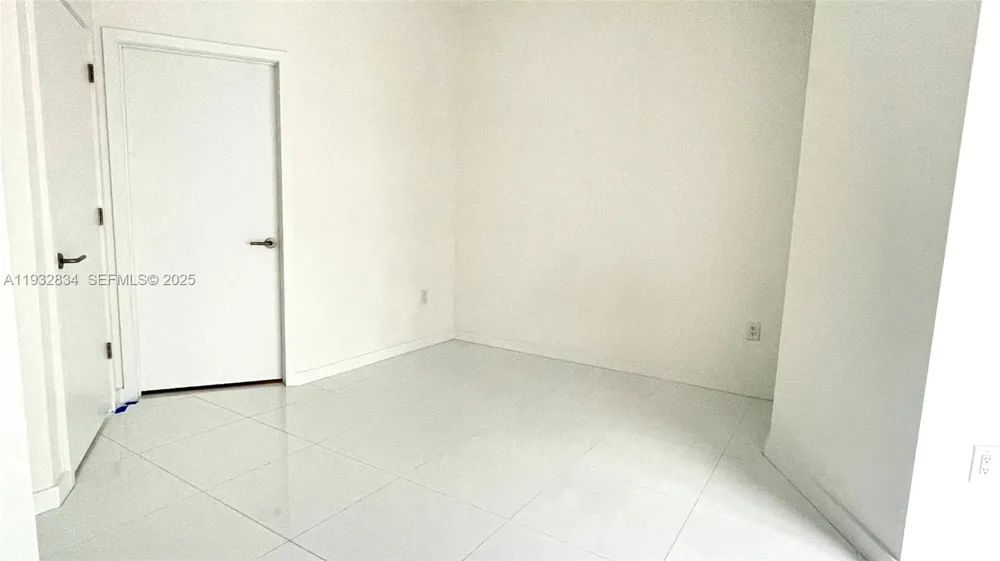 851 NE 1st Ave #412 Miami, FL 33132