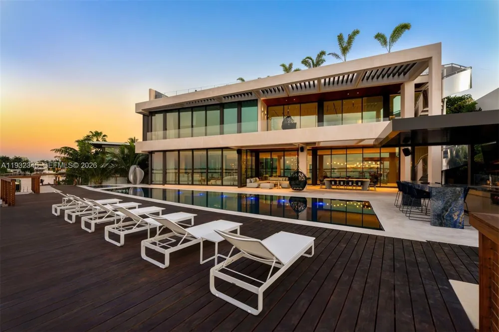 1413 Venetian Way Miami, FL 33139