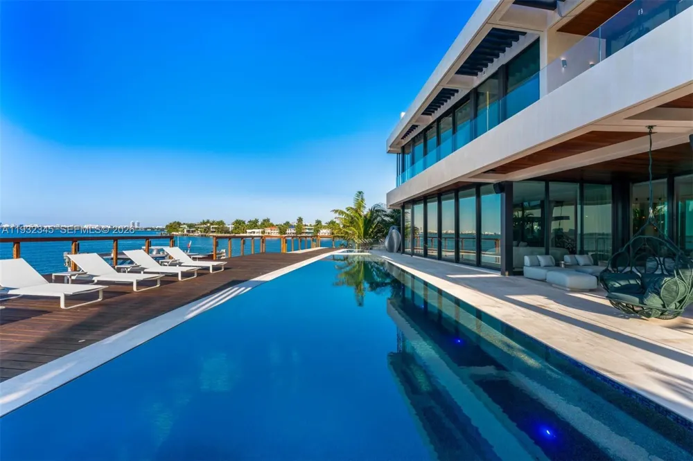 1413 Venetian Way Miami, FL 33139
