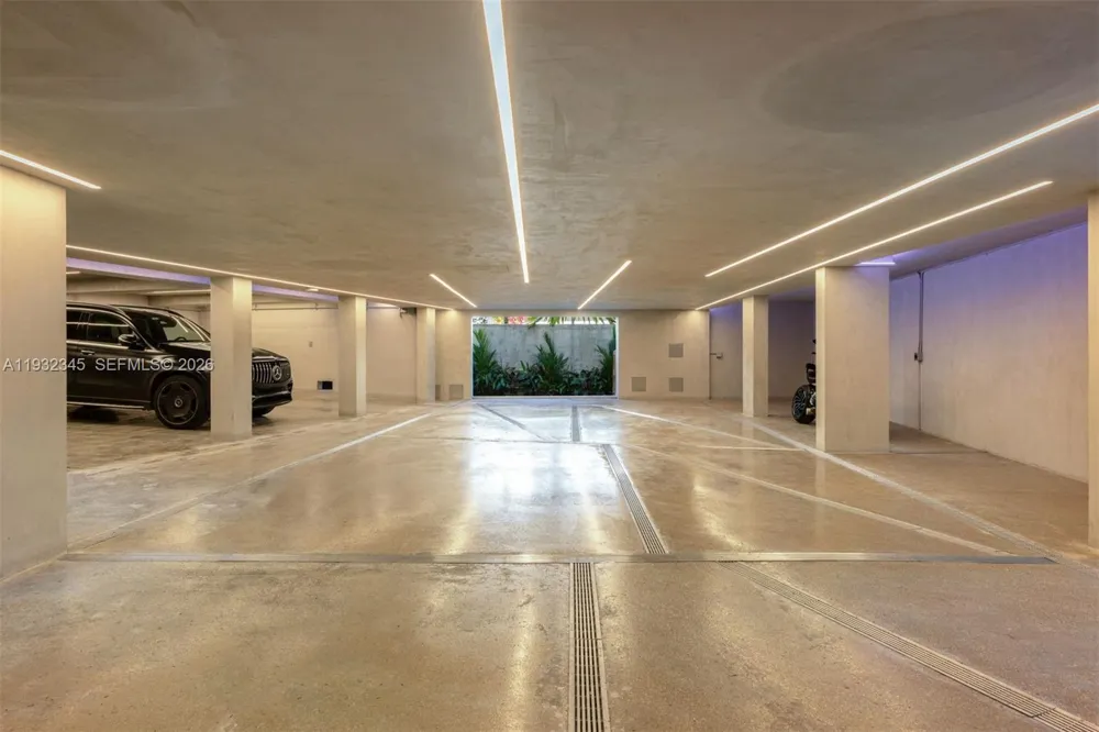 1413 Venetian Way Miami, FL 33139