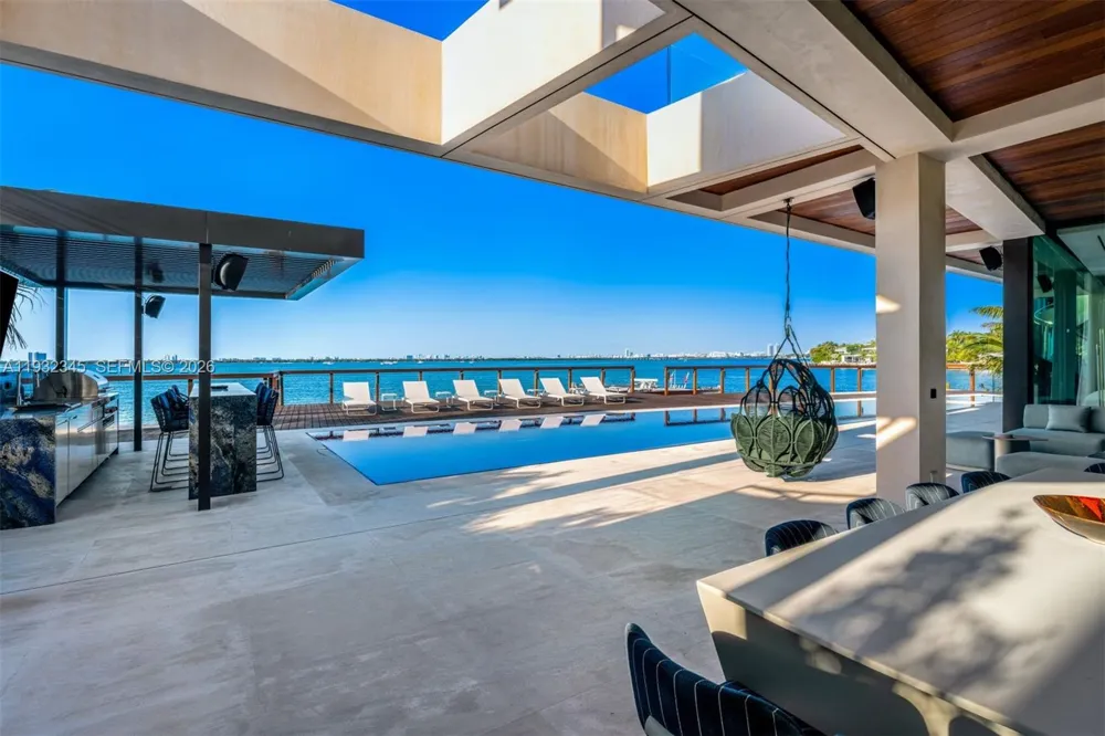 1413 Venetian Way Miami, FL 33139