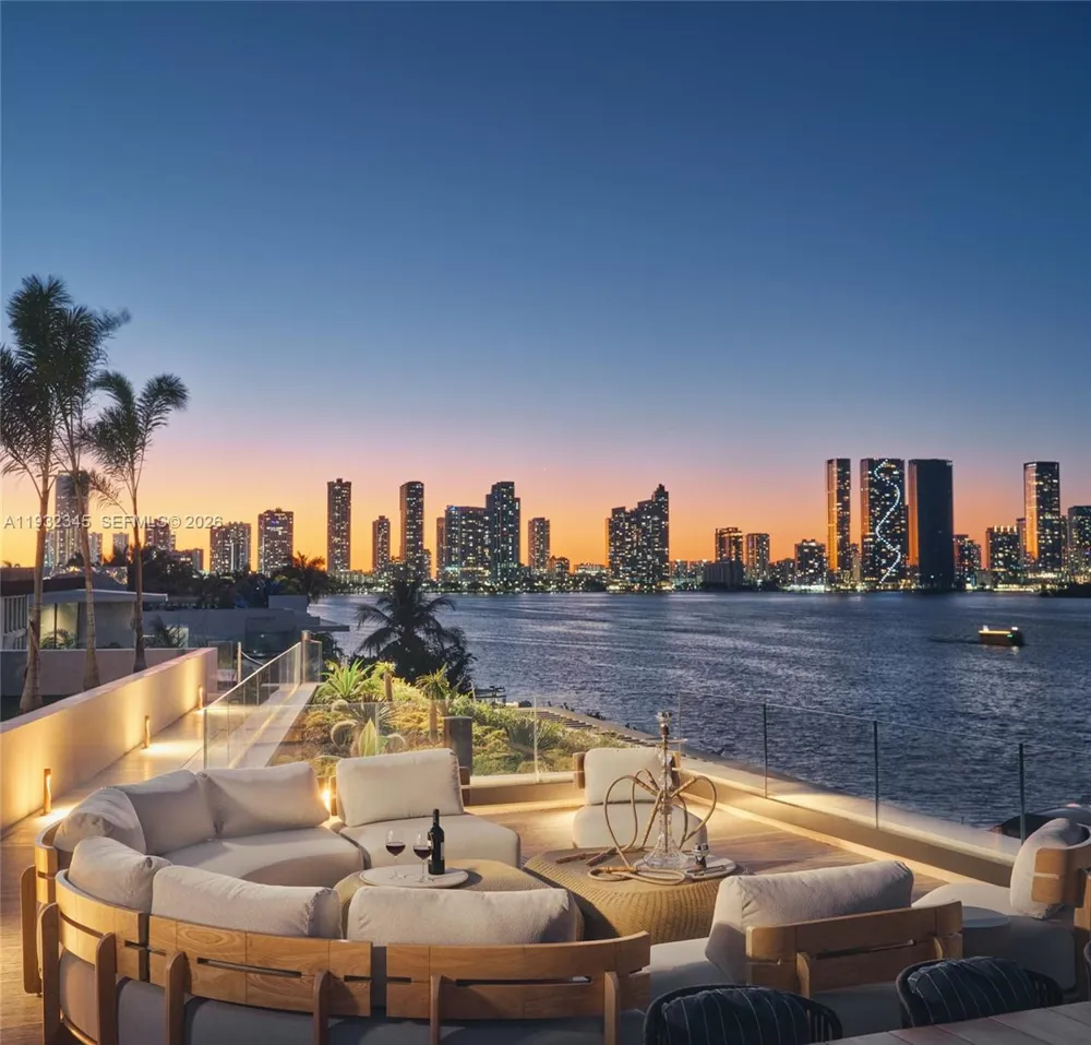 1413 Venetian Way Miami, FL 33139