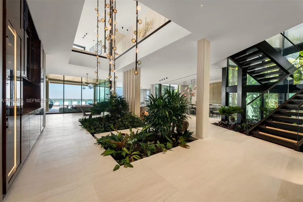 1413 Venetian Way Miami, FL 33139