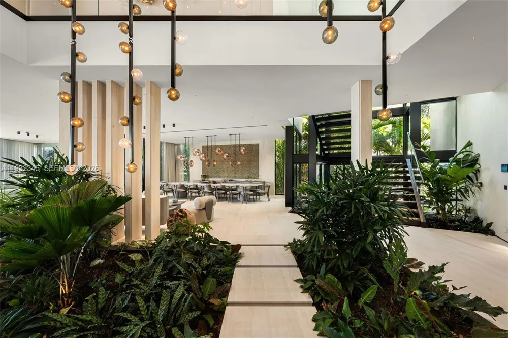 1413 Venetian Way Miami, FL 33139