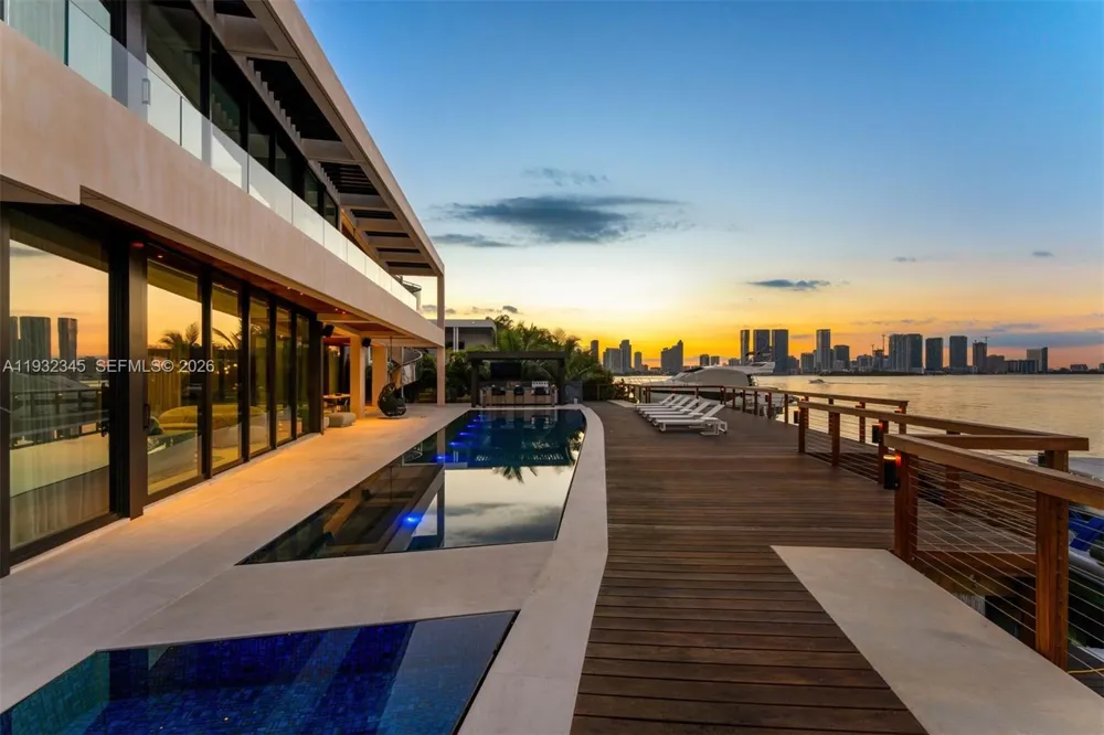 1413 Venetian Way Miami, FL 33139
