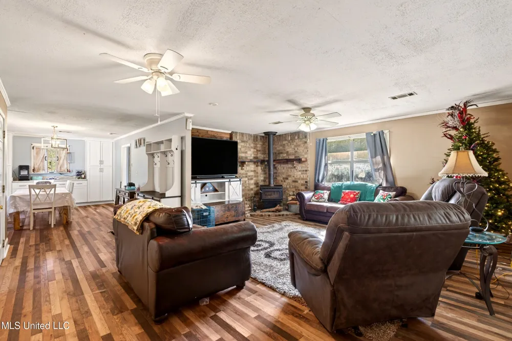 21 Richard Johnson Road Carriere, MS 39426