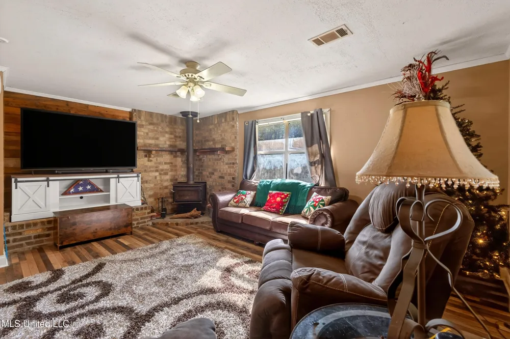 21 Richard Johnson Road Carriere, MS 39426
