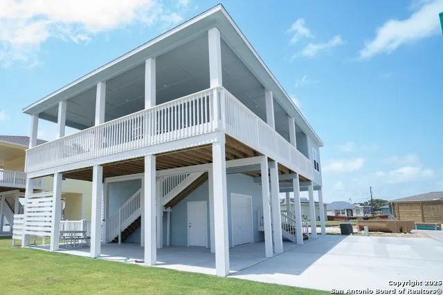 104 Wakatobi Rockport, TX 78382