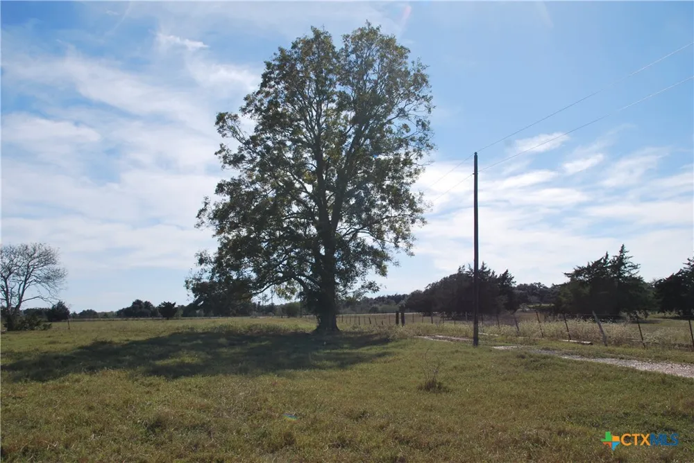 FM 532 Hallettsville, TX 77964