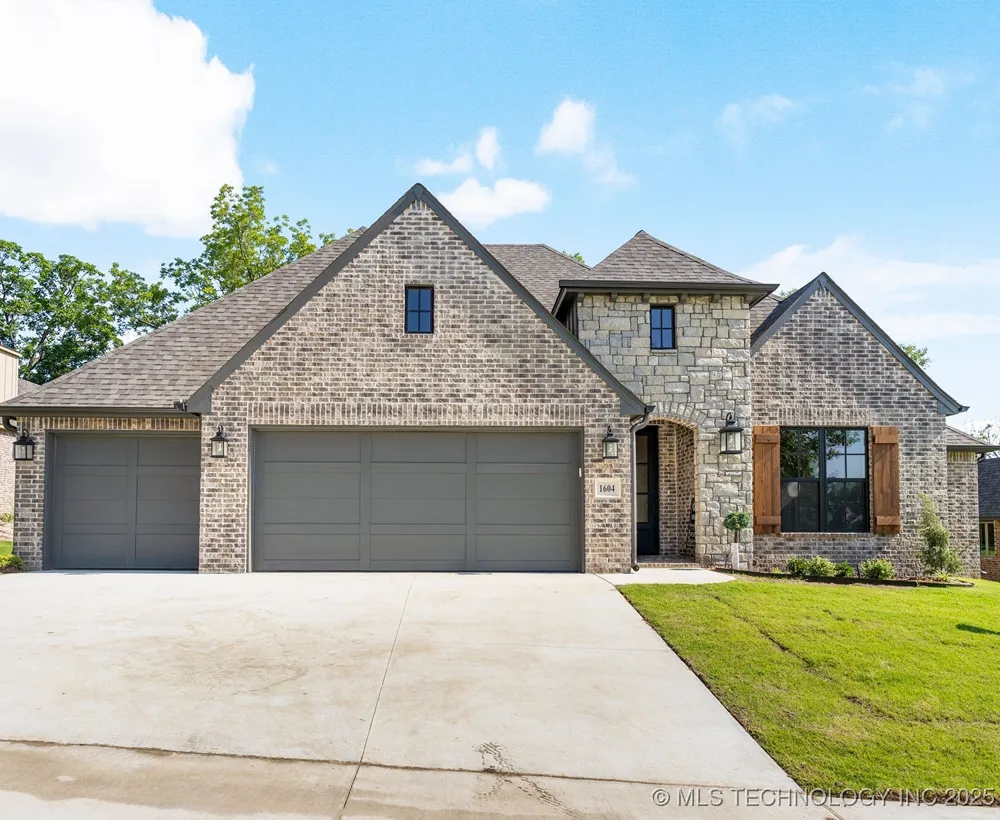 1604 Pinecrest Drive Claremore, OK 74017