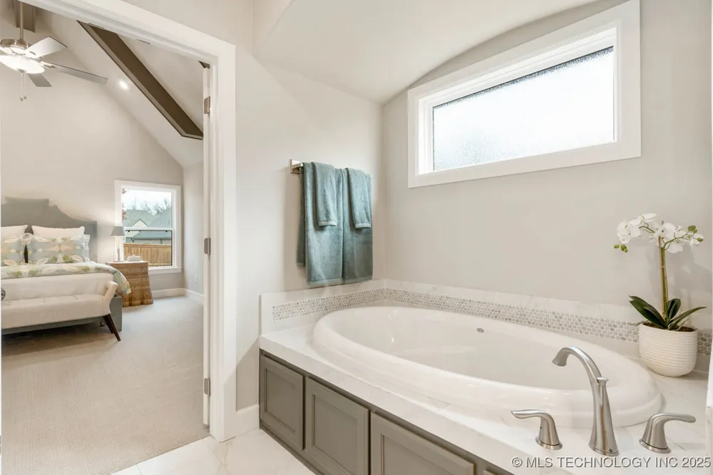 1604 Pinecrest Drive Claremore, OK 74017