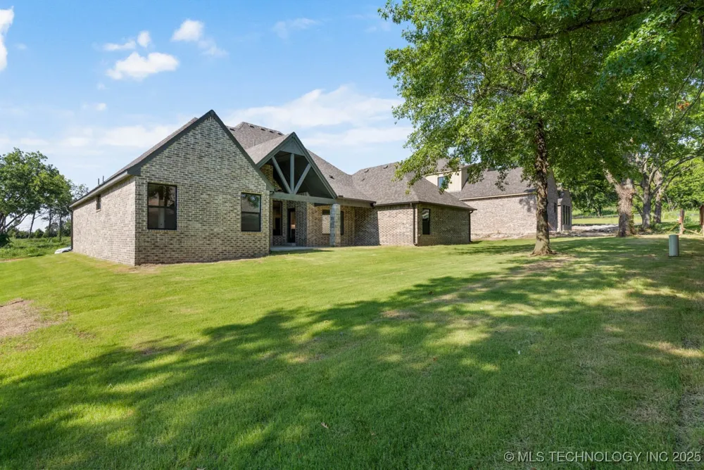 1604 Pinecrest Drive Claremore, OK 74017
