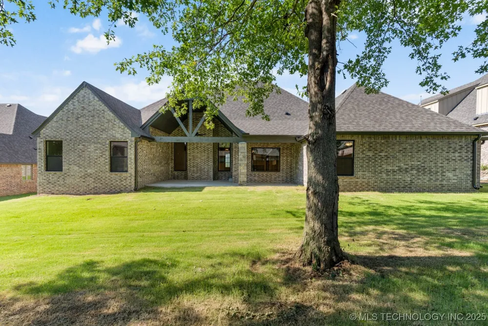 1604 Pinecrest Drive Claremore, OK 74017