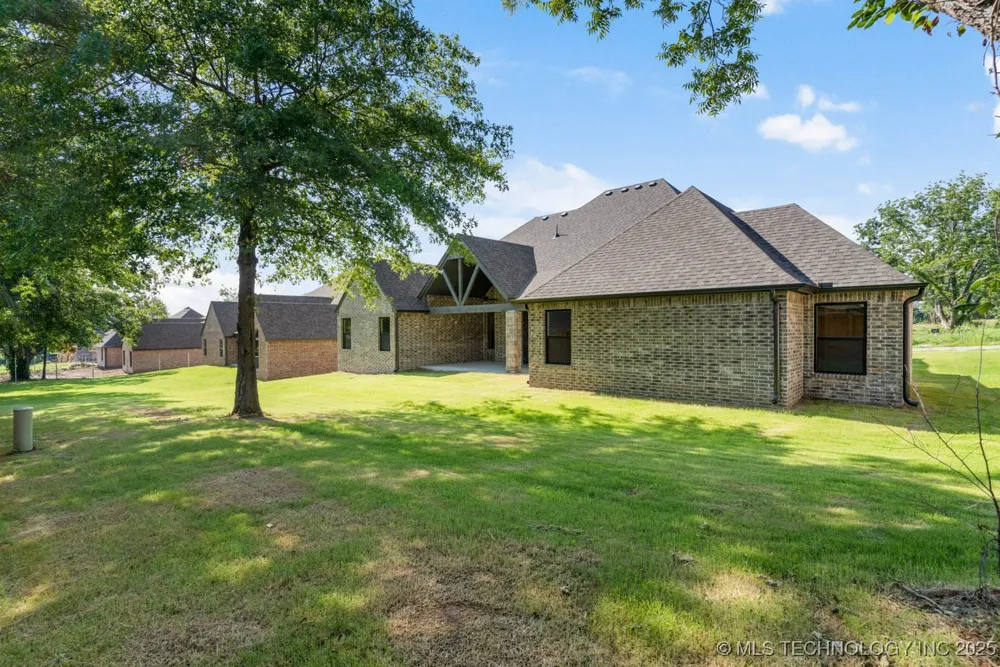 1604 Pinecrest Drive Claremore, OK 74017