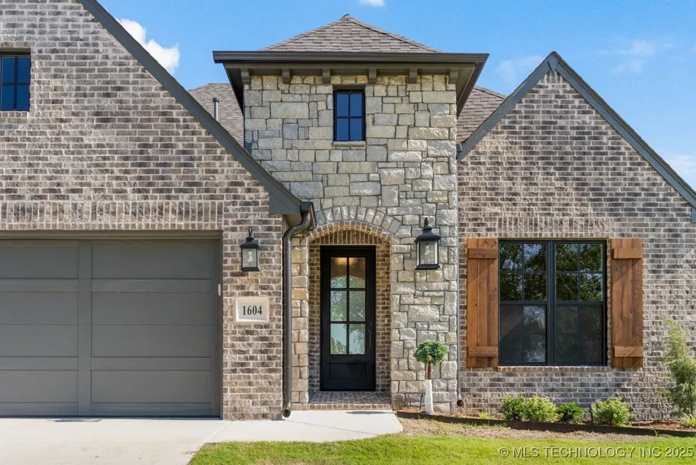 1604 Pinecrest Drive Claremore, OK 74017