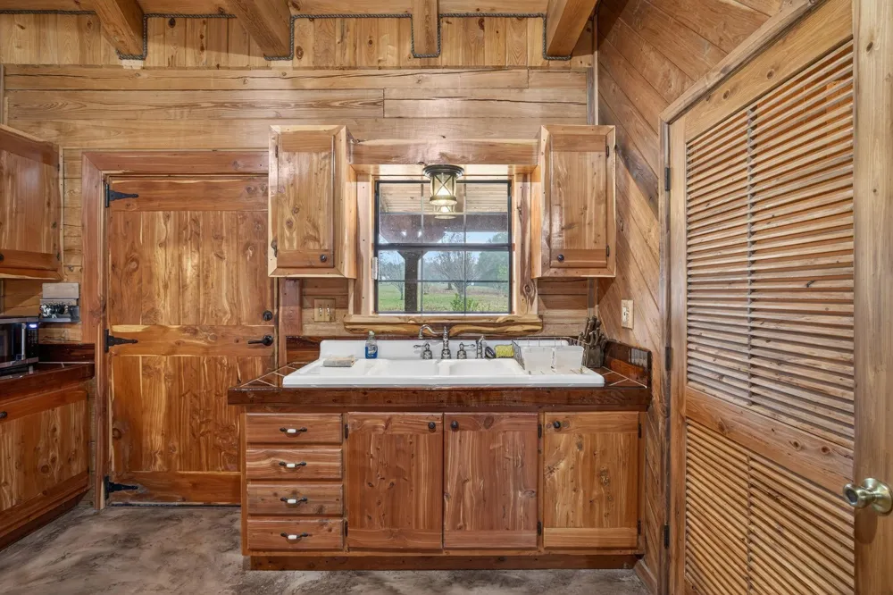 3723 E Fm 256 E Colmesneil, TX 75938