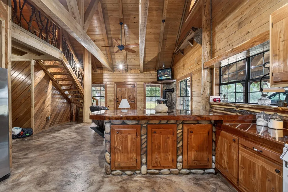 3723 E Fm 256 E Colmesneil, TX 75938