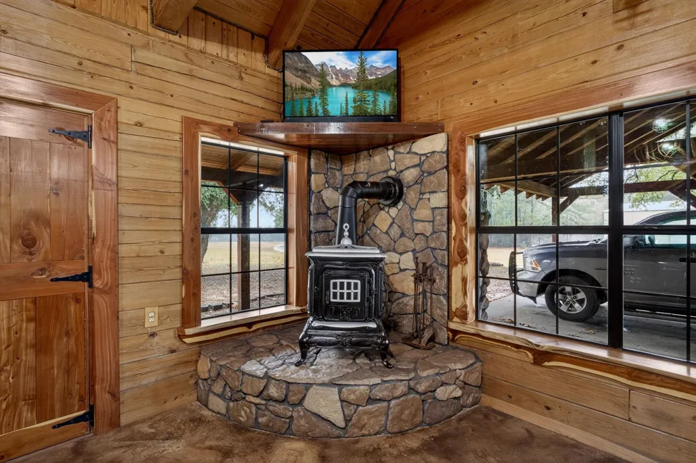 3723 E Fm 256 E Colmesneil, TX 75938