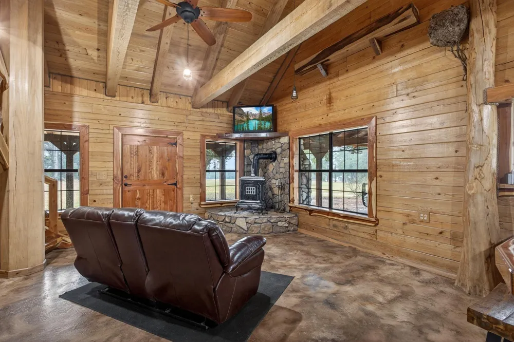 3723 E Fm 256 E Colmesneil, TX 75938