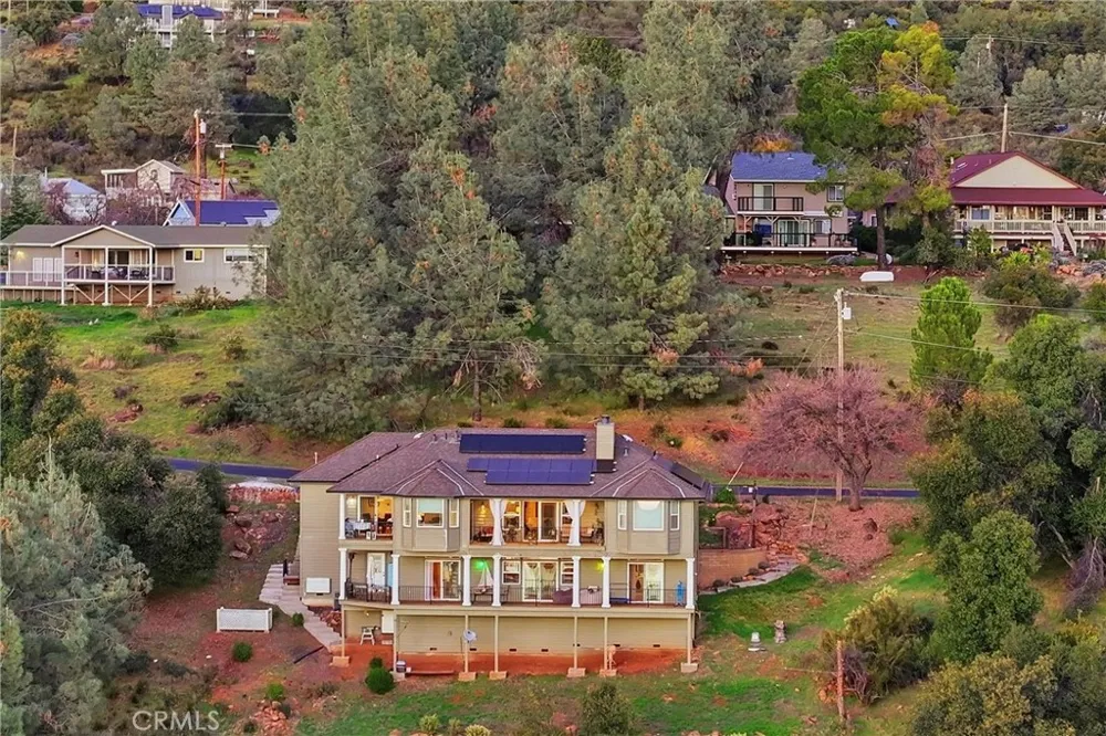 18750 Fernwood Road Hidden Valley Lake, CA 95467