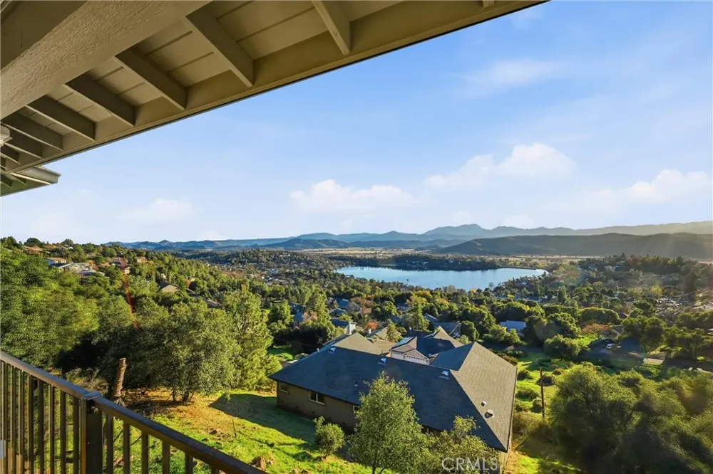 18750 Fernwood Road Hidden Valley Lake, CA 95467