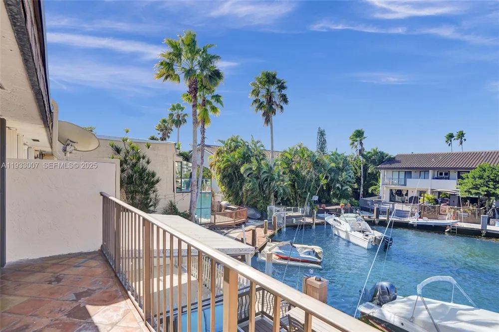 16478 NE 27th Pl #34 Eastern Shores, FL 33160