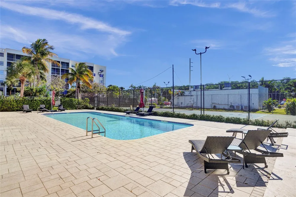16478 NE 27th Pl #34 Eastern Shores, FL 33160