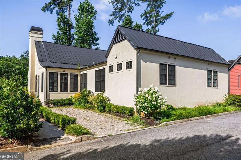377 Anders N Chattahoochee Hills, GA 30268
