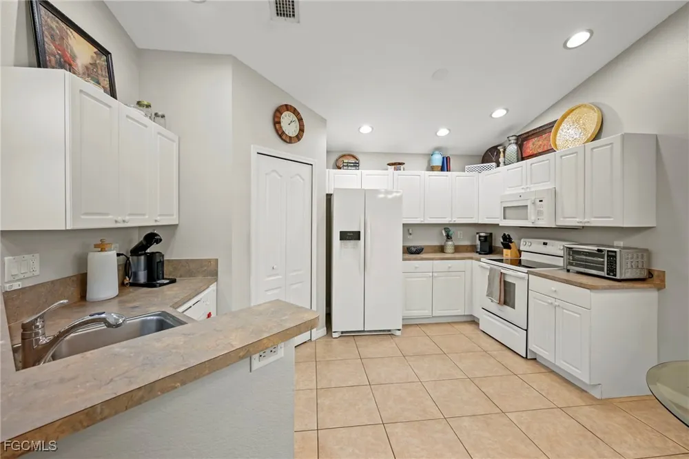 SE Van Loon Terrace Cape Coral, FL 33990