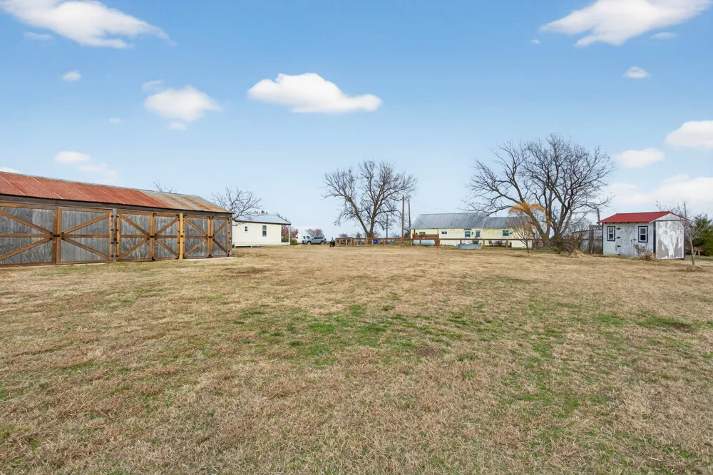 2074 W Fm 922 Valley View, TX 76272