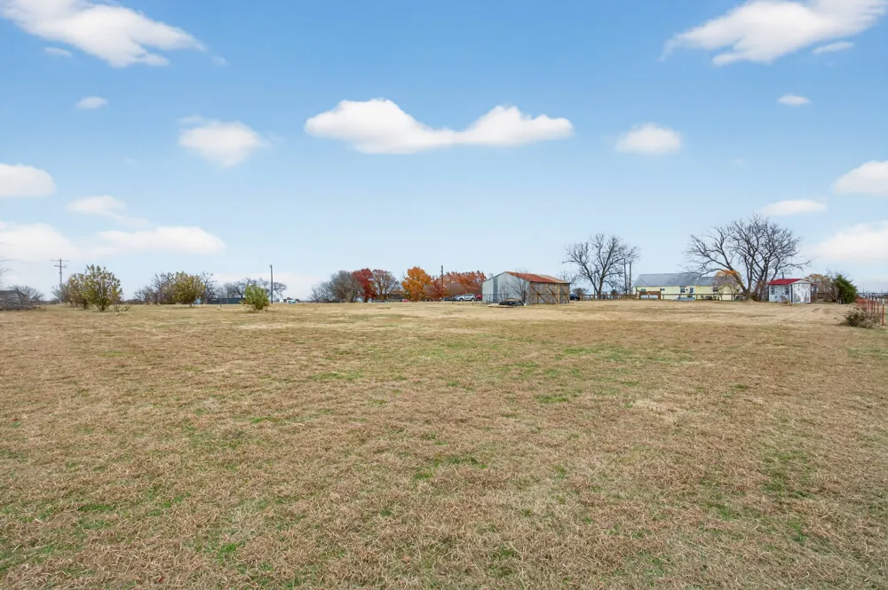 2074 W Fm 922 Valley View, TX 76272